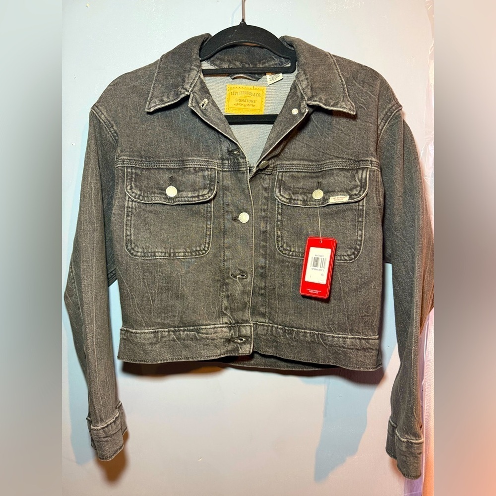 Levi Strauss Gray Denim Cropped Jacket, NWT,
Small